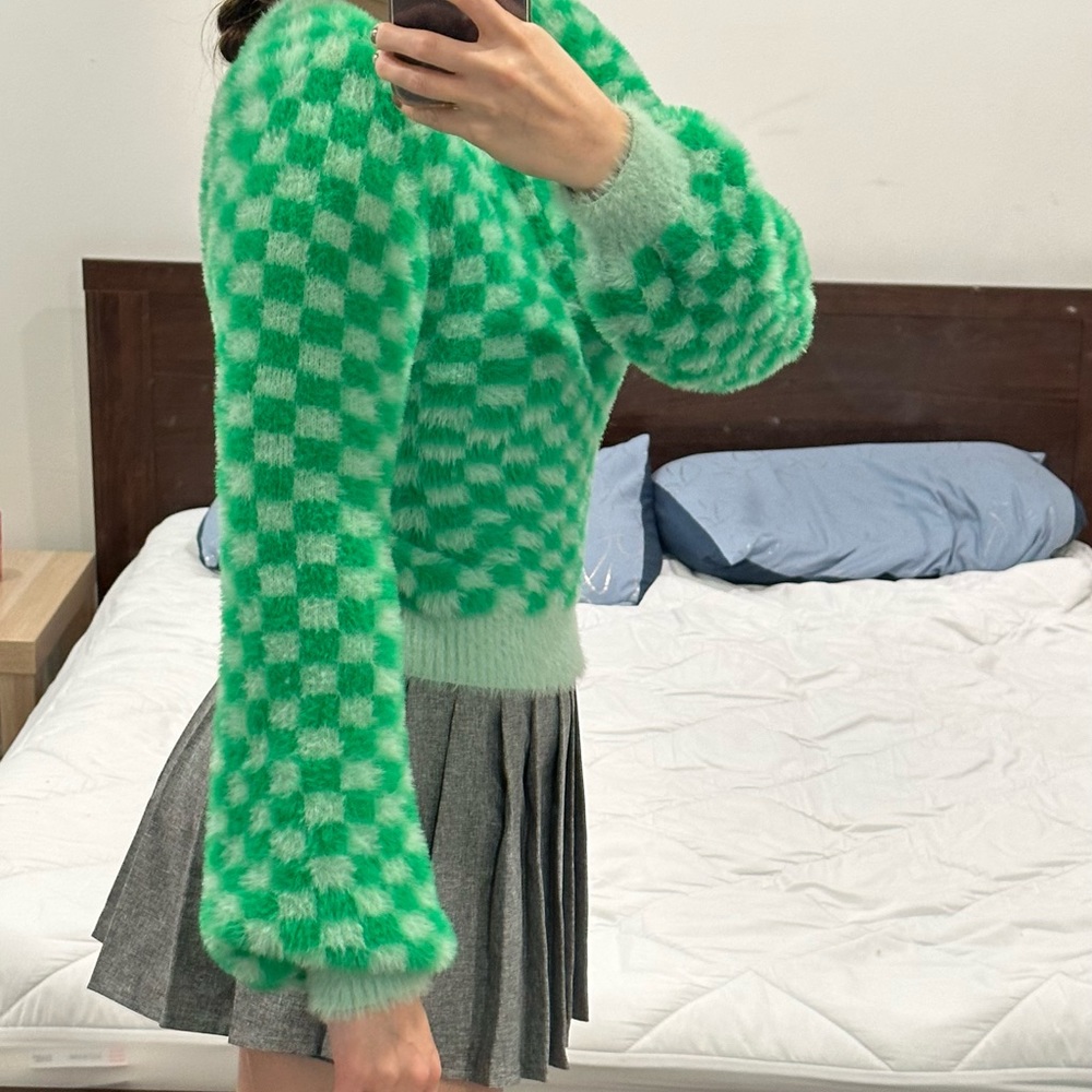 Sweater - Picture 2 of 4